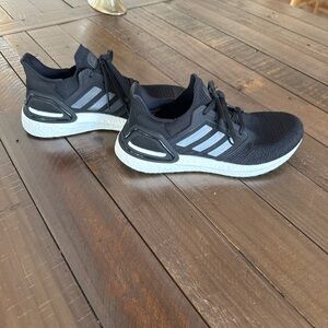 BLACK WOMENS 9.5 ULTRABOOST